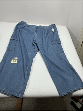 Womans NWT Universal Thread Medium Wash Cargo Blue Jeans Size 28